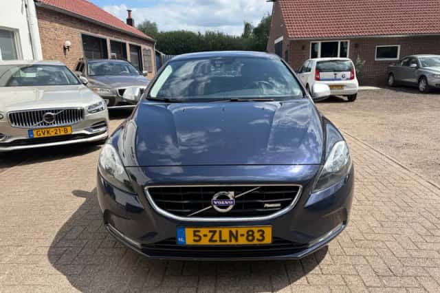 Volvo V40 (2013) thumbnail 3