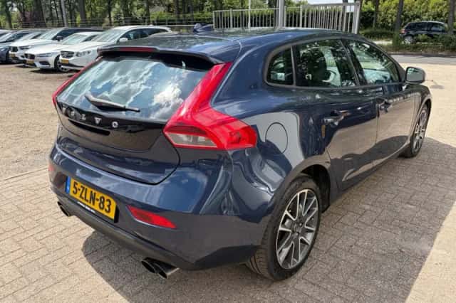 Volvo V40 (2013) thumbnail 4
