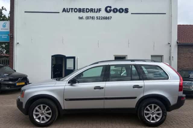 Volvo XC90 (2003) thumbnail 2