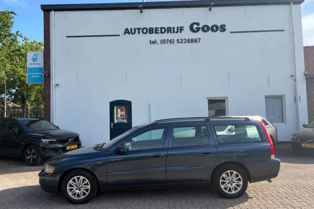 Volvo V70 (2004) thumbnail 2