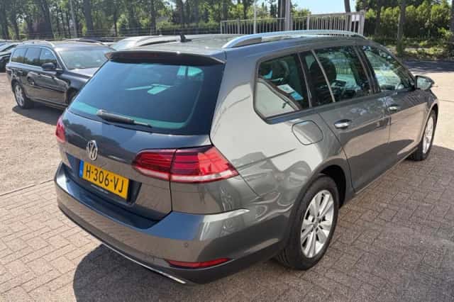 Volkswagen Golf (2020) thumbnail 4
