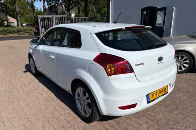 Kia Ceed (2011) thumbnail 6
