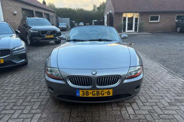 BMW Z4 (2003) thumbnail 3