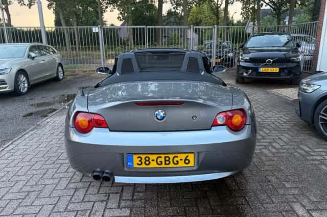 BMW Z4 (2003) thumbnail 5
