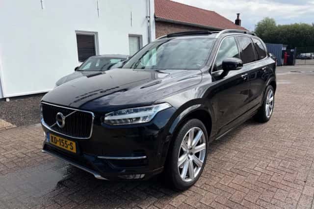 Volvo XC90 (2015) thumbnail 1