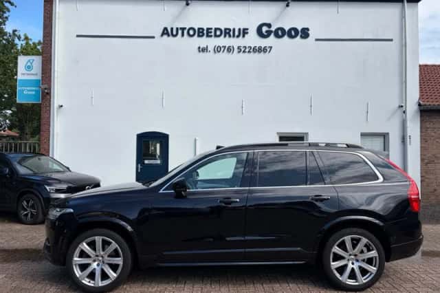 Volvo XC90 (2015) thumbnail 2