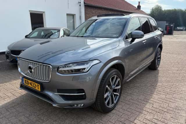 Volvo XC90 (2016) thumbnail 1
