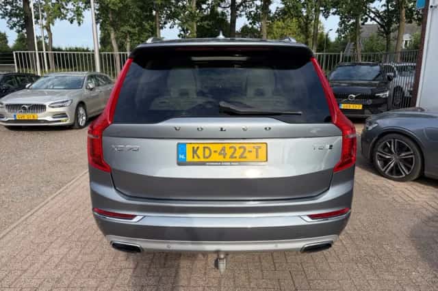 Volvo XC90 (2016) thumbnail 5