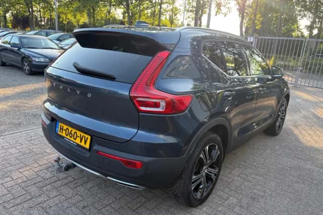 Volvo XC40 (2020) thumbnail 3