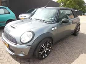MINI Cabrio (2009) thumbnail 2