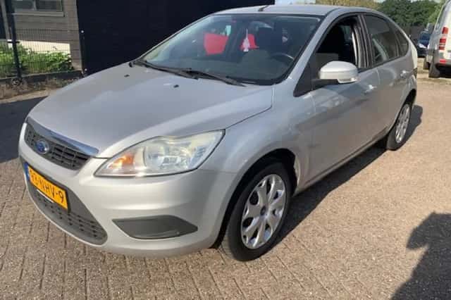 Ford Focus (2010) thumbnail 2