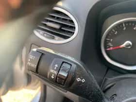 Ford Focus (2010) thumbnail 12