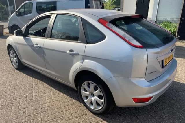 Ford Focus (2010) thumbnail 3