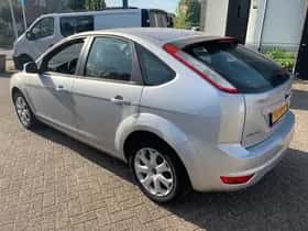 Ford Focus (2010) thumbnail 3