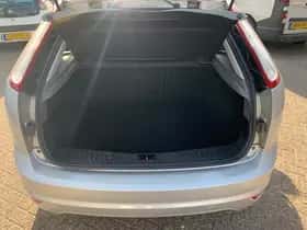 Ford Focus (2010) thumbnail 7