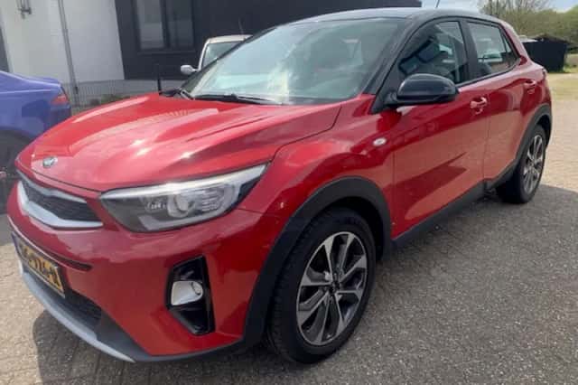 Kia Stonic (2018) thumbnail 2