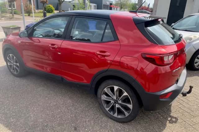 Kia Stonic (2018) thumbnail 3
