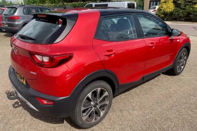 Kia Stonic (2018) thumbnail 4
