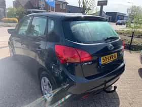 Kia Venga (2010) thumbnail 3
