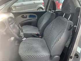 Nissan Micra (2005) thumbnail 5