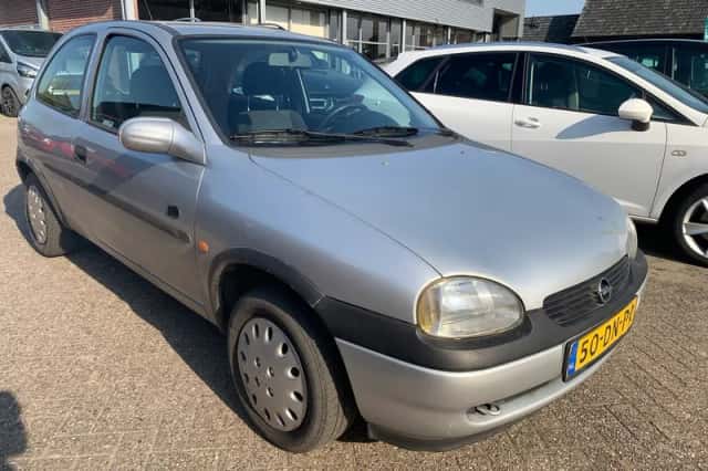 Opel Corsa (1999) thumbnail 1