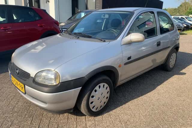 Opel Corsa (1999) thumbnail 2