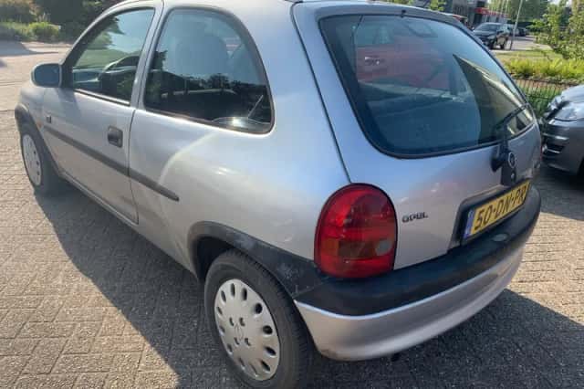 Opel Corsa (1999) thumbnail 3