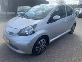 Toyota Aygo (2006) thumbnail 2