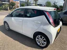 Toyota Aygo (2017) thumbnail 3
