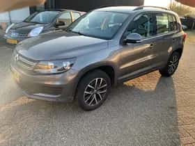Volkswagen Tiguan (2011) thumbnail 2