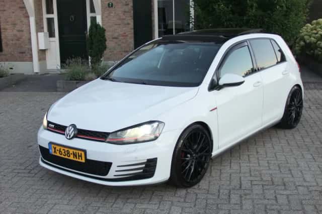 Volkswagen Golf (2024) thumbnail 1