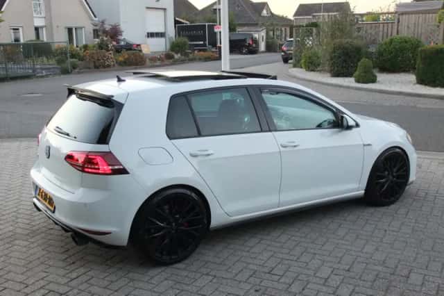 Volkswagen Golf (2024) thumbnail 6