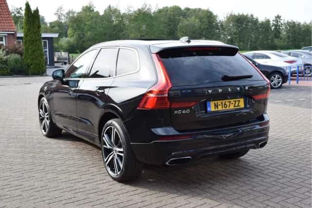 Volvo XC60 (2018) thumbnail 3
