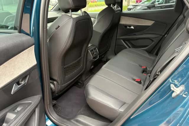 Peugeot 3008 (2023) thumbnail 6
