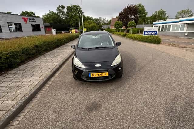 Ford Ka (2010) thumbnail 2