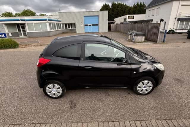 Ford Ka (2010) thumbnail 4