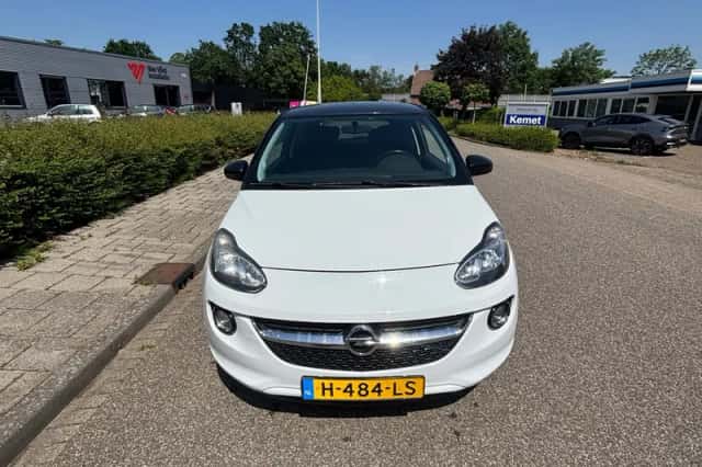 Opel Adam (2015) thumbnail 2