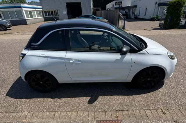 Opel Adam (2015) thumbnail 4