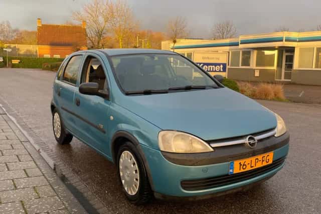 Opel Corsa (2003) thumbnail 3