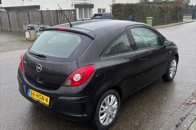 Opel Corsa (2009) thumbnail 4