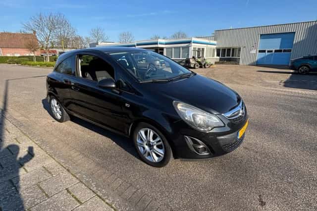 Opel Corsa (2013) thumbnail 3