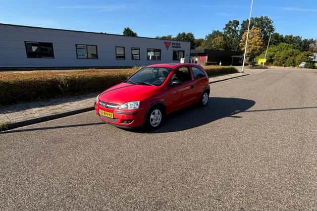 Opel Corsa (2005) thumbnail 1