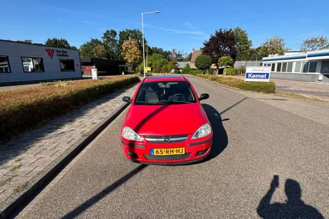 Opel Corsa (2005) thumbnail 2
