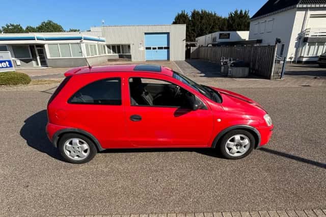 Opel Corsa (2005) thumbnail 4