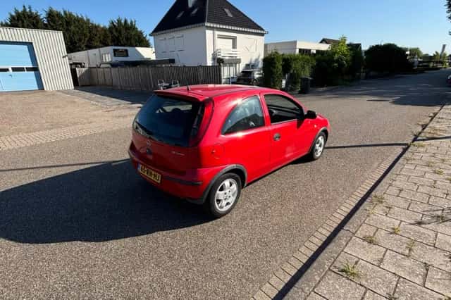 Opel Corsa (2005) thumbnail 5