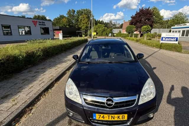Opel Signum (2006) thumbnail 2