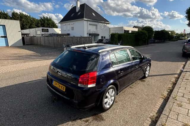 Opel Signum (2006) thumbnail 4
