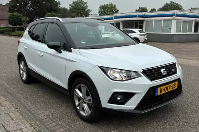 SEAT Arona (2021) thumbnail 3
