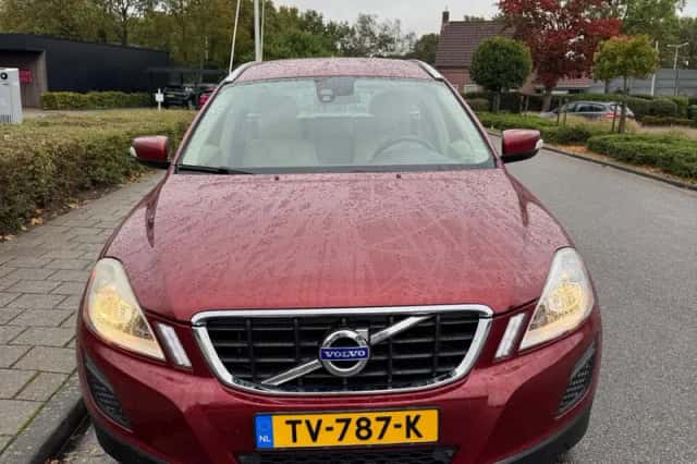 Volvo XC60 (2011) thumbnail 2