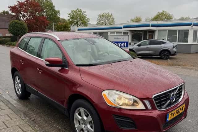 Volvo XC60 (2011) thumbnail 3